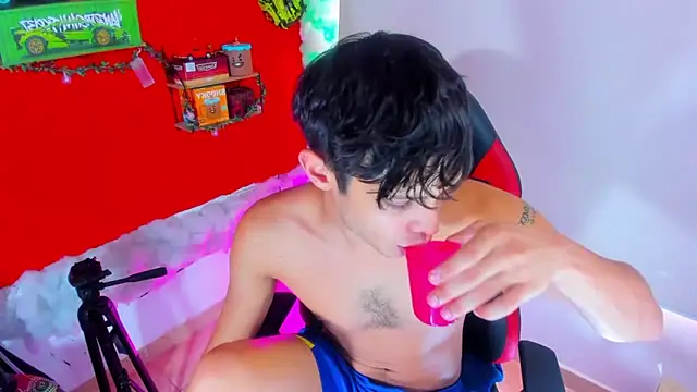 LilOwen  online show from September 24, 2025, 6:36 pm