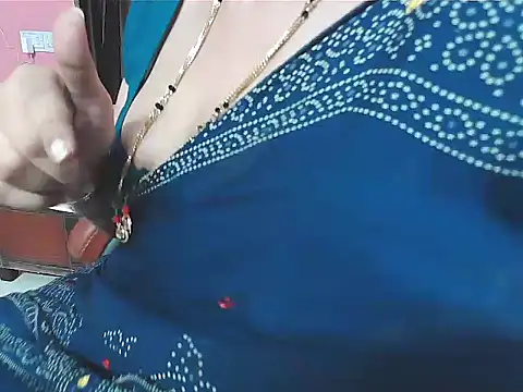 Snapshot of sunitha-3 chatting on December 3, 2025, 7:35 pm sunitha-3 online show from December 3, 2025, 7:35 pm