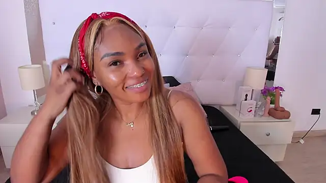 Isla Scott online show from December 5, 2025, 11:20 am