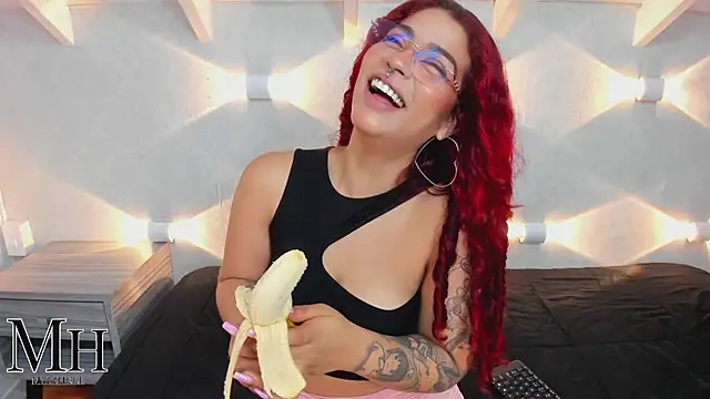 Snapshot of MizzHell chatting on February 5, 2026, 3:57 am MizzHell online show from February 5, 2026, 3:57 am