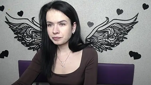 JasmineKouch online show from November 18, 2025, 7:55 am