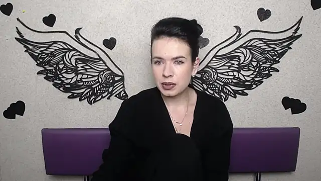 JasmineKouch online show from November 17, 2025, 7:23 am