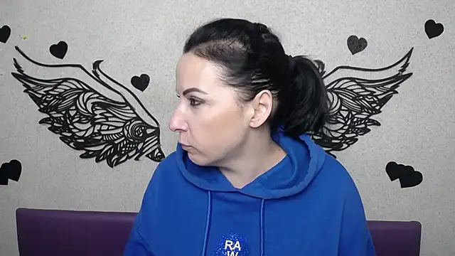 ElizabethSho online show from November 19, 2025, 6:08 pm