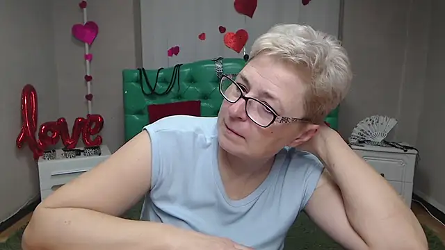 EmiliaGree online show from November 25, 2025, 6:08 pm