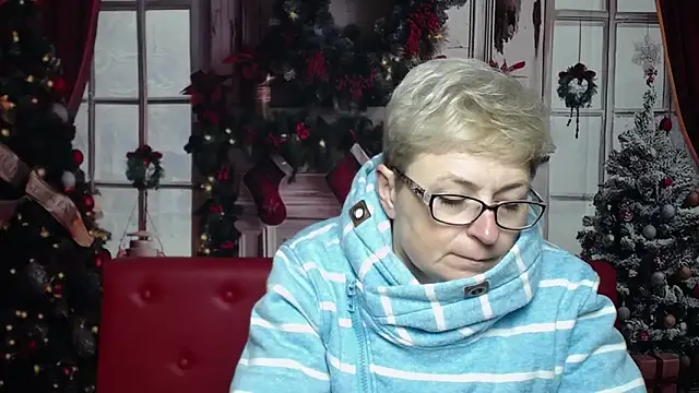 Snapshot of EmiliaGree chatting on January 13, 2026, 6:12 pm EmiliaGree online show from January 13, 2026, 6:12 pm