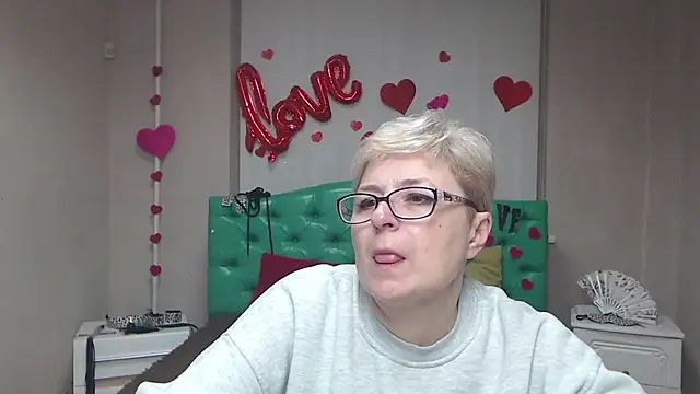 Snapshot of EmiliaGree chatting on January 16, 2026, 6:01 pm EmiliaGree online show from January 16, 2026, 6:01 pm