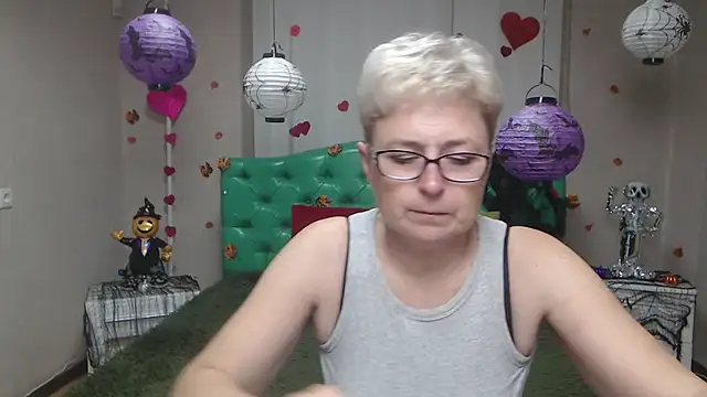 EmiliaGree online show from November 1, 2025, 6:24 pm