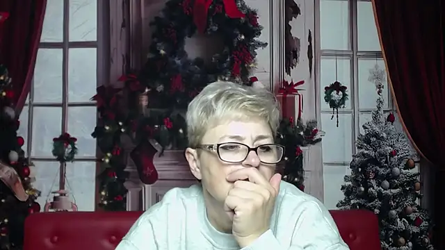 Snapshot of EmiliaGree chatting on January 12, 2026, 6:04 pm EmiliaGree online show from January 12, 2026, 6:04 pm