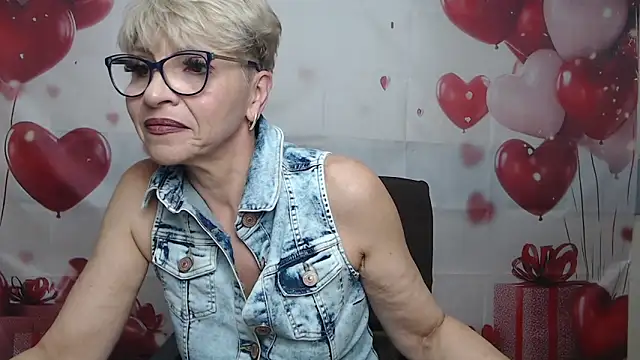 EllaBonito online show from May 25, 2026, 5:40 am