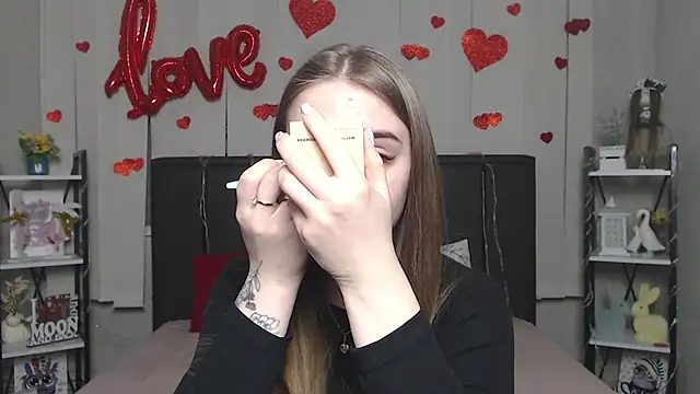 LauraHlot online show from February 26, 2026, 6:52 pm