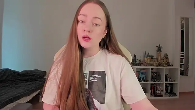 WalkingGirl online show from March 20, 2026, 8:26 am