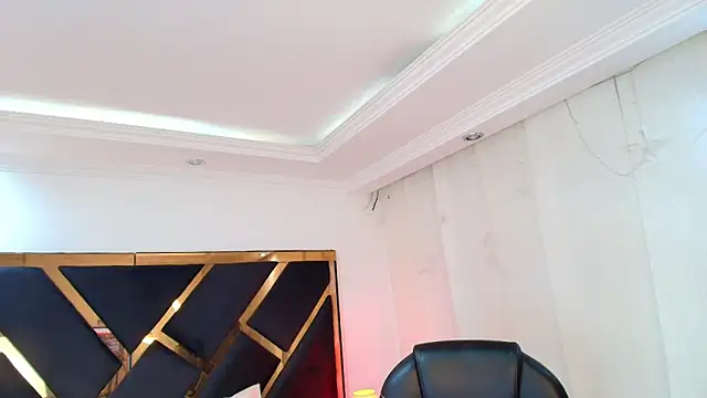 Camiila Osorio online show from April 20, 2026, 7:37 pm