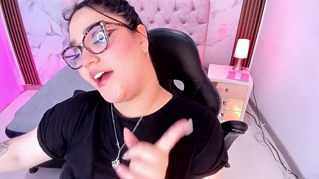 Camiila Osorio online show from April 1, 2026, 8:17 pm