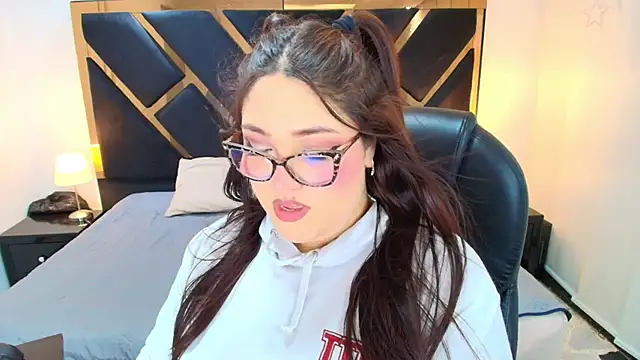 Snapshot of Camiila_Osorio chatting on April 30, 2026, 7:10 pm Camiila Osorio online show from April 30, 2026, 7:10 pm
