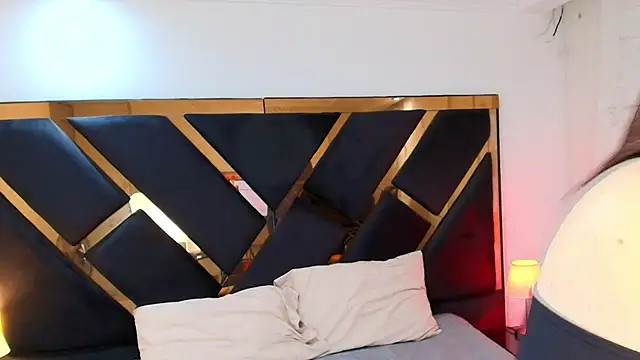 Camiila Osorio online show from April 21, 2026, 7:20 pm