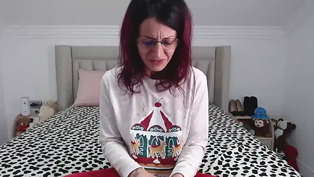 Snapshot of CatWoman0001 chatting on December 17, 2025, 11:04 am CatWoman0001 online show from December 17, 2025, 11:04 am