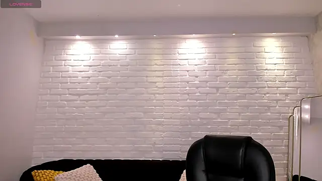 Snapshot of ValeriaVelvet chatting on November 17, 2025, 12:09 pm ValeriaVelvet online show from November 17, 2025, 12:09 pm