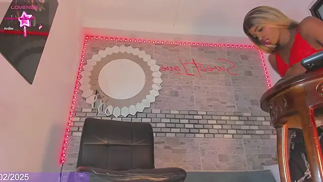 Snapshot of Karla-Ebony chatting on February 28, 2025, 1:25 pm Karla-Ebony online show from February 28, 2025, 1:25 pm