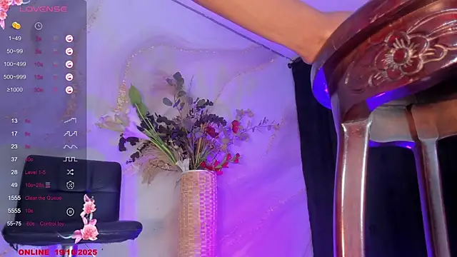 Snapshot of Karla-Ebony chatting on October 19, 2025, 2:09 pm Karla-Ebony online show from October 19, 2025, 2:09 pm