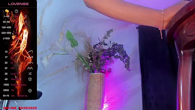 Snapshot of Karla-Ebony chatting on September 9, 2025, 2:15 pm Karla-Ebony online show from September 9, 2025, 2:15 pm