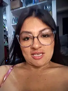 Snapshot of Linda_Lars chatting on October 28, 2025, 2:45 am Linda Lars online show from October 28, 2025, 2:45 am