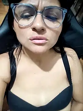 Snapshot of Linda_Lars chatting on October 30, 2025, 2:43 am Linda Lars online show from October 30, 2025, 2:43 am