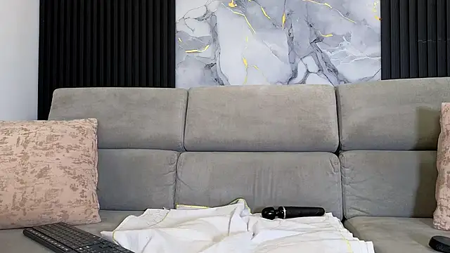 anellejones online show from February 25, 2026, 7:25 pm