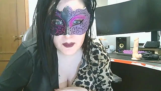 LaDamaNeraa online show from October 10, 2025, 1:12 pm