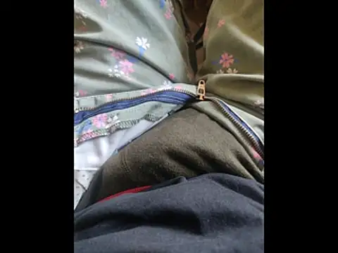 Snapshot of boy_BeardGallery chatting on December 18, 2025, 5:23 am boy BeardGallery online show from December 18, 2025, 5:23 am