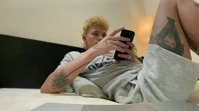 ccamilo-andress online show from February 12, 2025, 11:09 pm