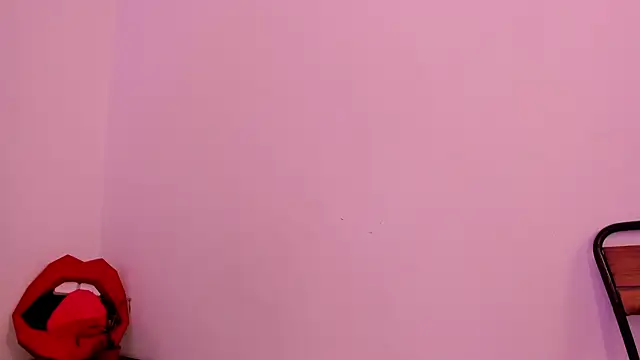 cloehonney online show from November 25, 2025, 5:13 pm