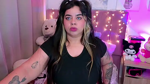 MiahJoness online show from November 14, 2025, 10:35 pm