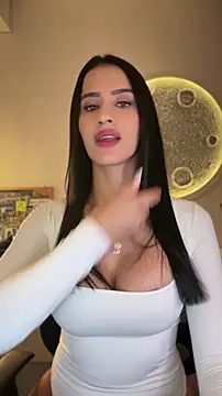 SarahhSmitth1 online show from May 17, 2026, 9:26 pm