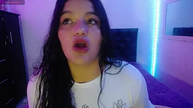 Laurenkenner  online show from October 6, 2025, 7:03 pm