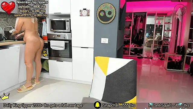 AmySuperHeroes online show from November 12, 2025, 1:37 pm