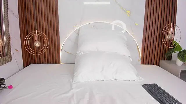 miamiller69 online show from September 30, 2025, 5:57 am