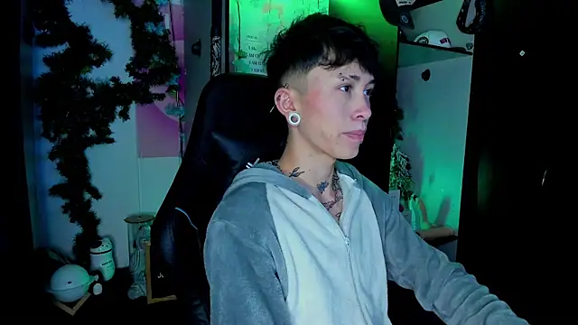 Snapshot of juniior_2311_ chatting on March 14, 2025, 11:23 am juniior 2311 online show from March 14, 2025, 11:23 am