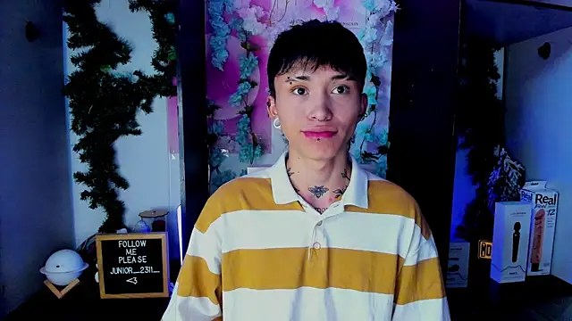 Snapshot of juniior_2311_ chatting on March 1, 2025, 5:27 pm juniior 2311 online show from March 1, 2025, 5:27 pm