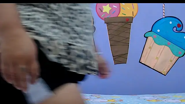 evaleribigtits18 online show from December 5, 2025, 7:12 pm