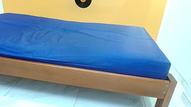 evaleribigtits18 online show from September 12, 2025, 2:50 pm