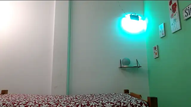 evaleribigtits18 online show from April 30, 2026, 1:34 am