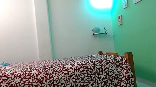 evaleribigtits18 online show from April 9, 2026, 1:18 am