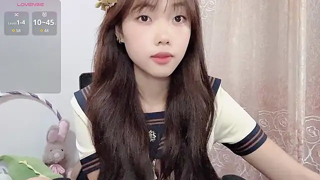 Snapshot of Lvy--v chatting on November 17, 2025, 9:30 pm Lvy--v online show from November 17, 2025, 9:30 pm