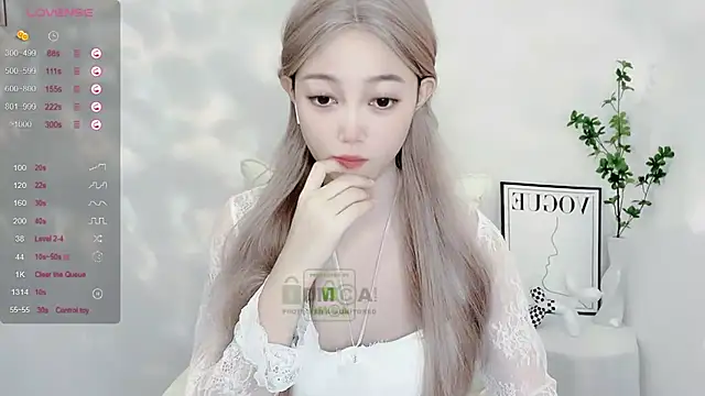 Snapshot of Happy-Minnie chatting on December 6, 2024, 11:52 pm Happy-Minnie online show from December 6, 2024, 11:52 pm