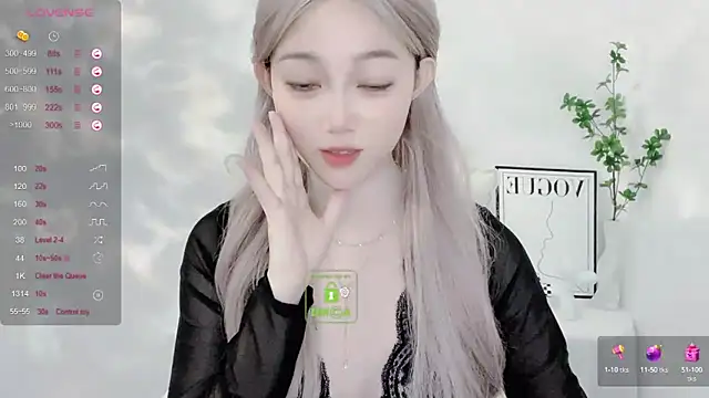 Snapshot of Happy-Minnie chatting on December 6, 2024, 12:51 am Happy-Minnie online show from December 6, 2024, 12:51 am