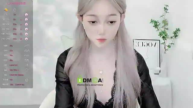 Snapshot of Happy-Minnie chatting on December 6, 2024, 3:57 am Happy-Minnie online show from December 6, 2024, 3:57 am