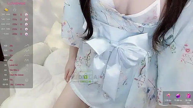 Snapshot of Happy-Minnie chatting on January 1, 2025, 10:11 am Happy-Minnie online show from January 1, 2025, 10:11 am