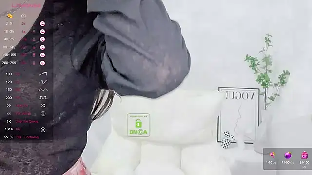 Snapshot of Happy-Minnie chatting on December 19, 2024, 12:56 am Happy-Minnie online show from December 19, 2024, 12:56 am