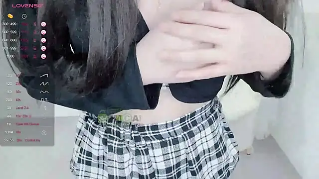 Snapshot of Happy-Minnie chatting on December 2, 2024, 12:36 am Happy-Minnie online show from December 2, 2024, 12:36 am