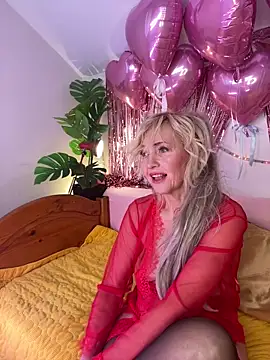 KelliRaid online show from February 11, 2025, 7:54 am